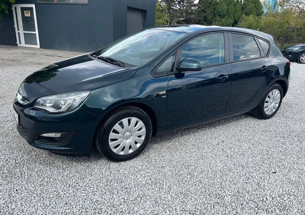 Opel Astra cena 35999 przebieg: 105000, rok produkcji 2014 z Czyżew małe 781